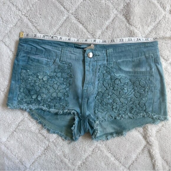 Anthropologie X Black Sheep | Green Floral Lace Front Shorts | Size 29 - Picture 6 of 9